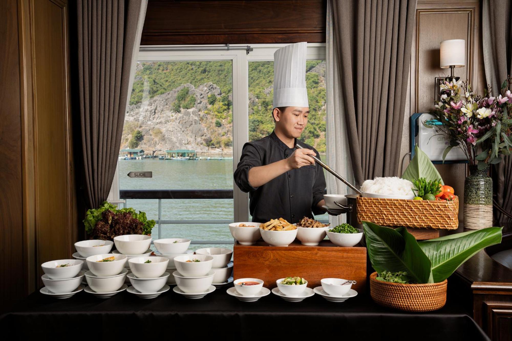 ホテル Ambassador Cruise Halong Bay ハロン エクステリア 写真