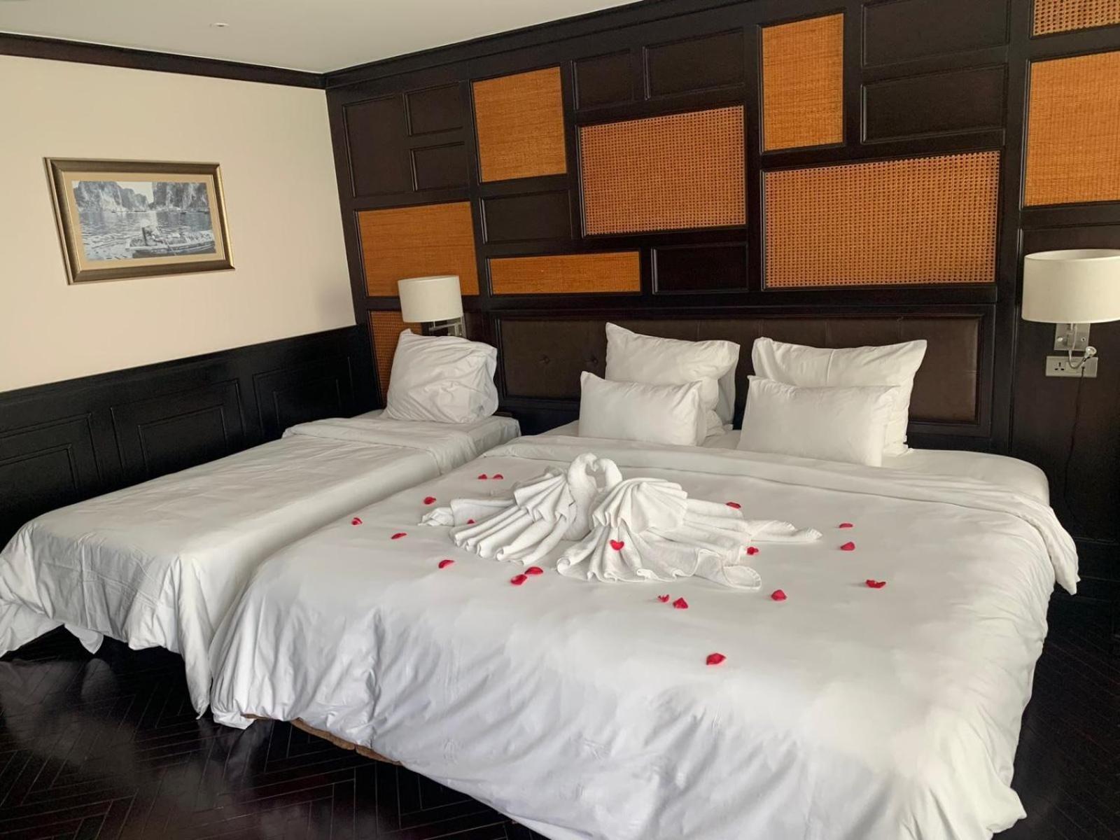 ホテル Ambassador Cruise Halong Bay ハロン エクステリア 写真