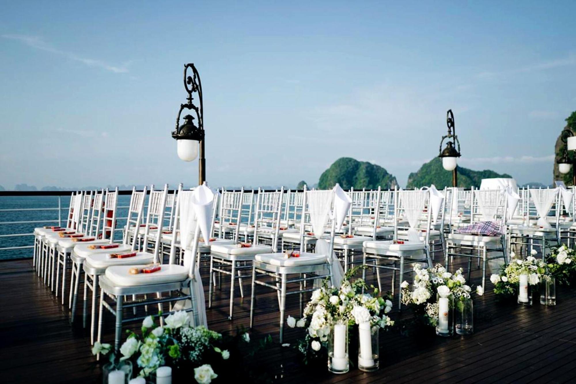 ホテル Ambassador Cruise Halong Bay ハロン エクステリア 写真