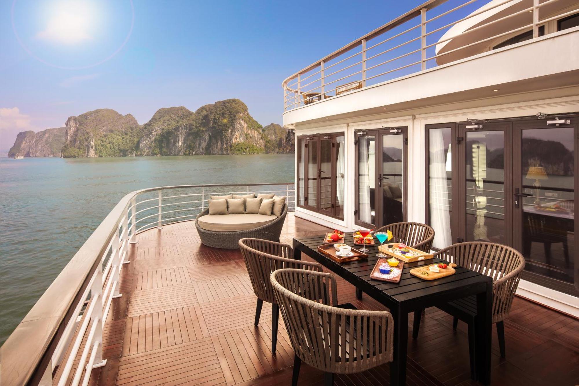 ホテル Ambassador Cruise Halong Bay ハロン エクステリア 写真