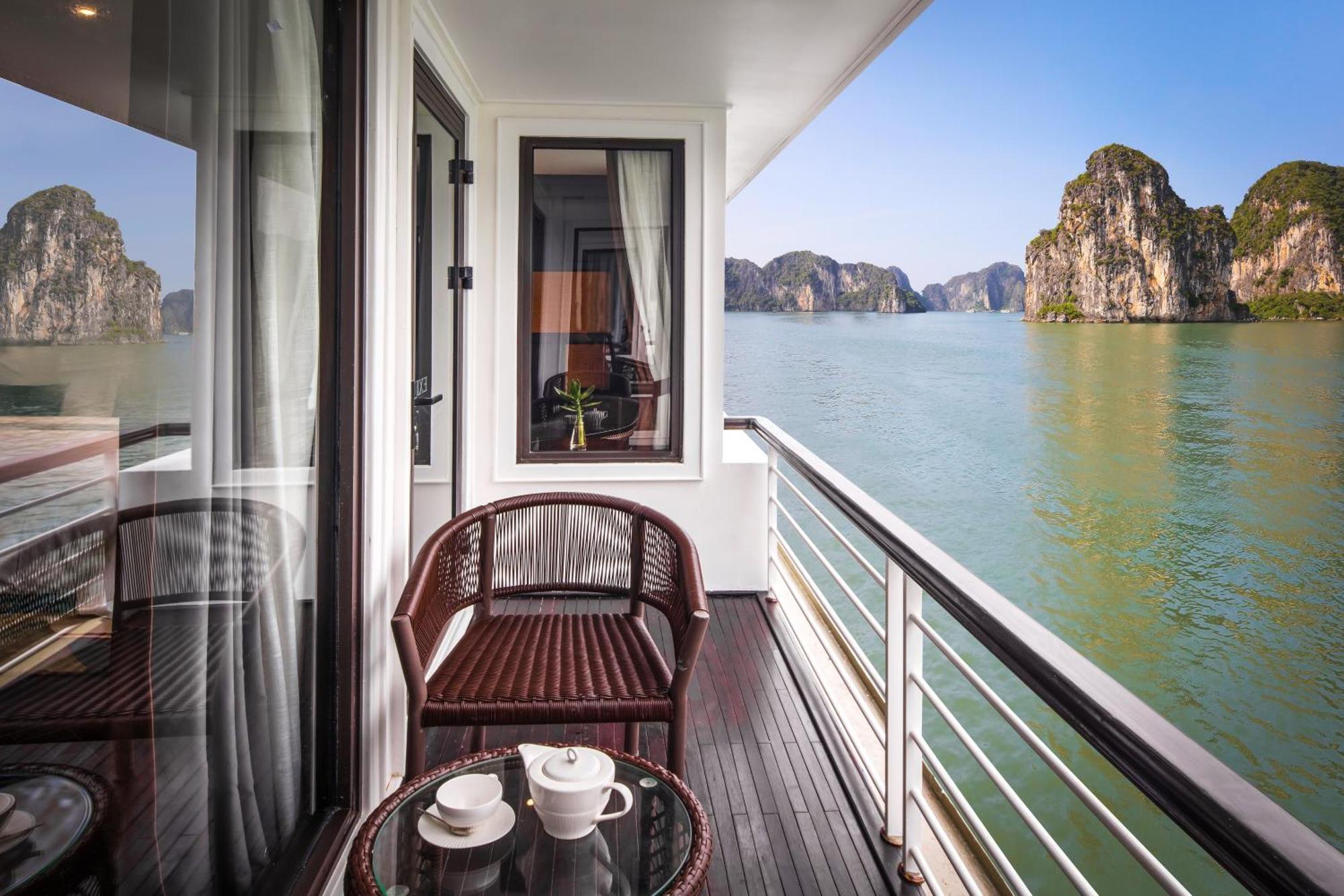 ホテル Ambassador Cruise Halong Bay ハロン エクステリア 写真